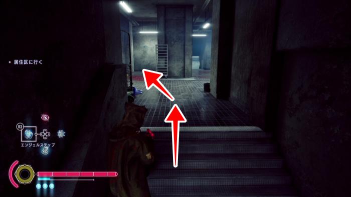 階段を上がった後、左側の通路を進んだ先にある
